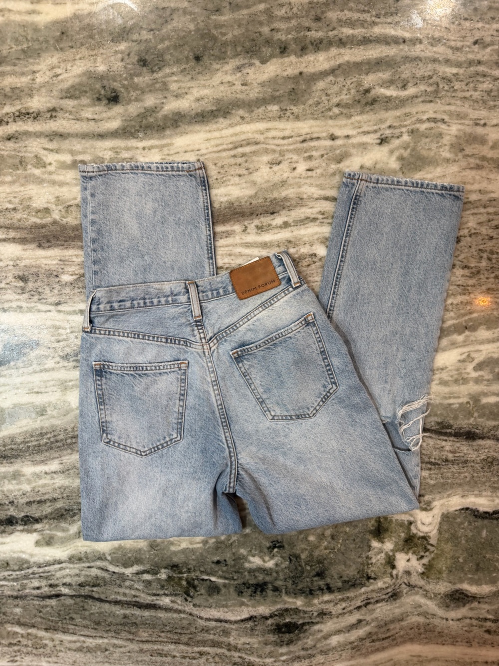 Aritzia Denim Forum The Joni High-Rise Straight-Leg Loose Jeans
Size 24 - Picture 7 of 9